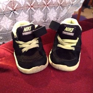 Infant boy nike shoes size 8